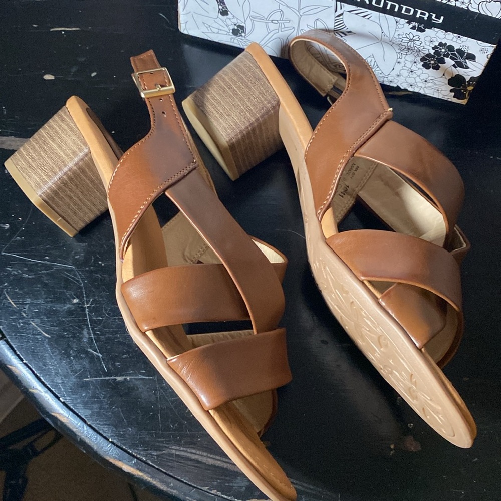CL Laundry sandal with heel. New in the box❤️ - Picture 4 of 7